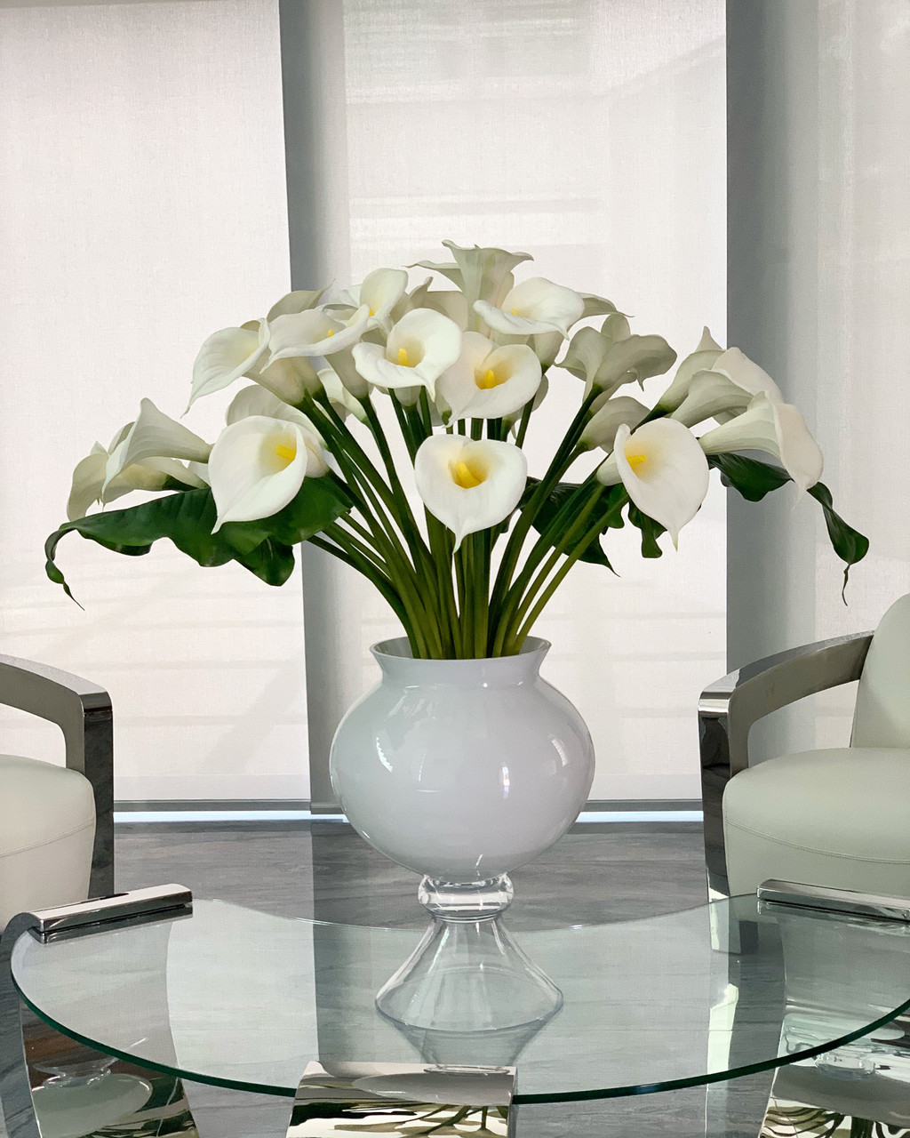 Refine vase with multiple white calla lilies 
