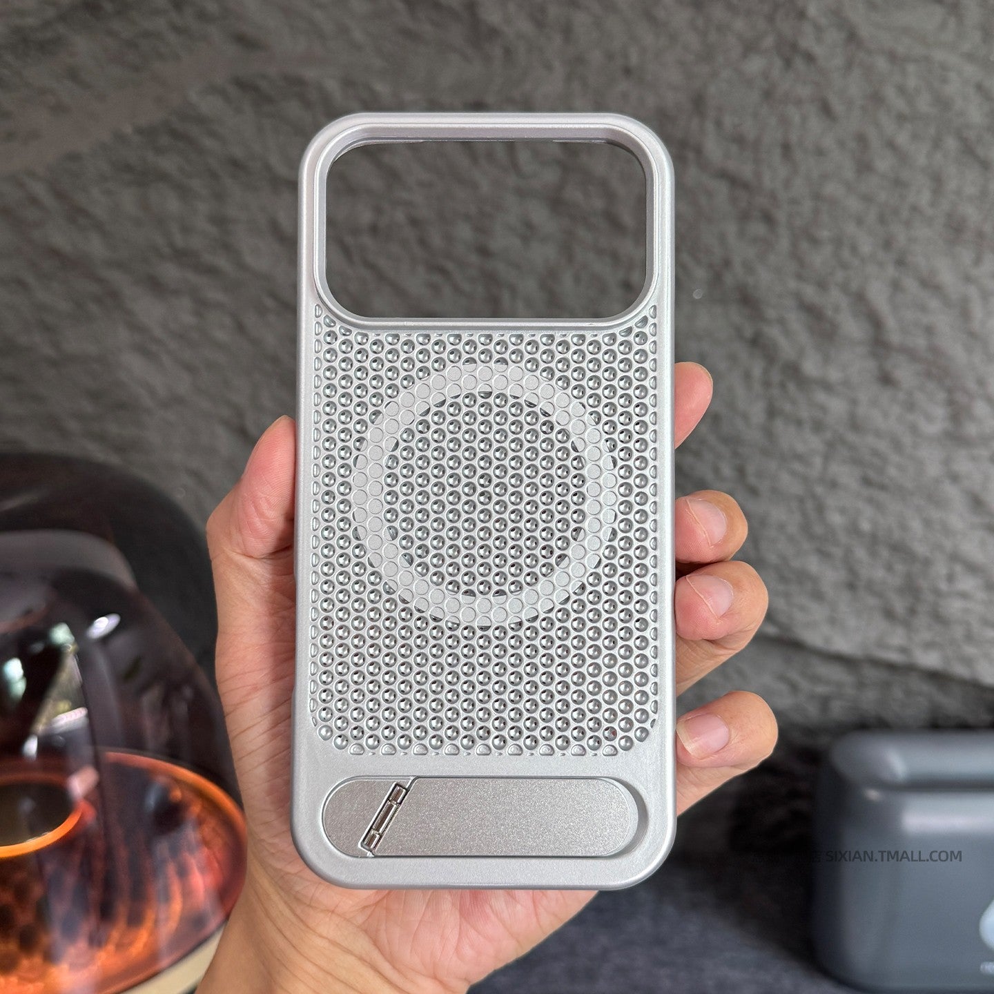 Flying Wing Stand Honeycomb Cooling Case For iPhone 17 Pro Max