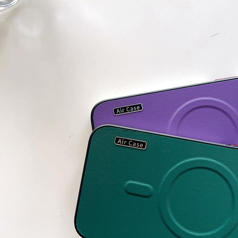 Crash-proof Phone case with color-pigmented leather and metal buttons.