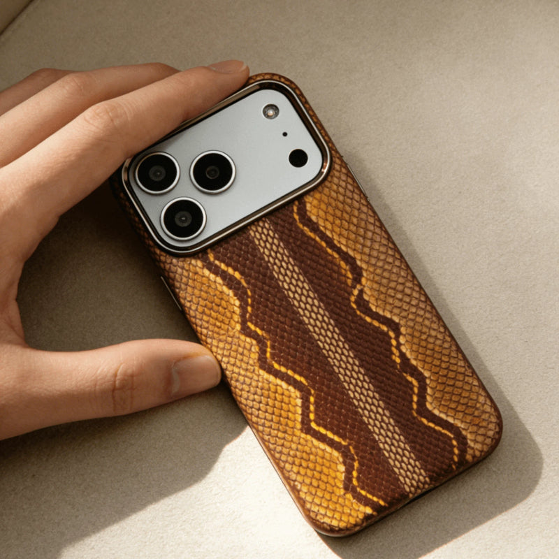 CASESUN Kevlar-pattern case on desk, demonstrating daily lifestyle use.