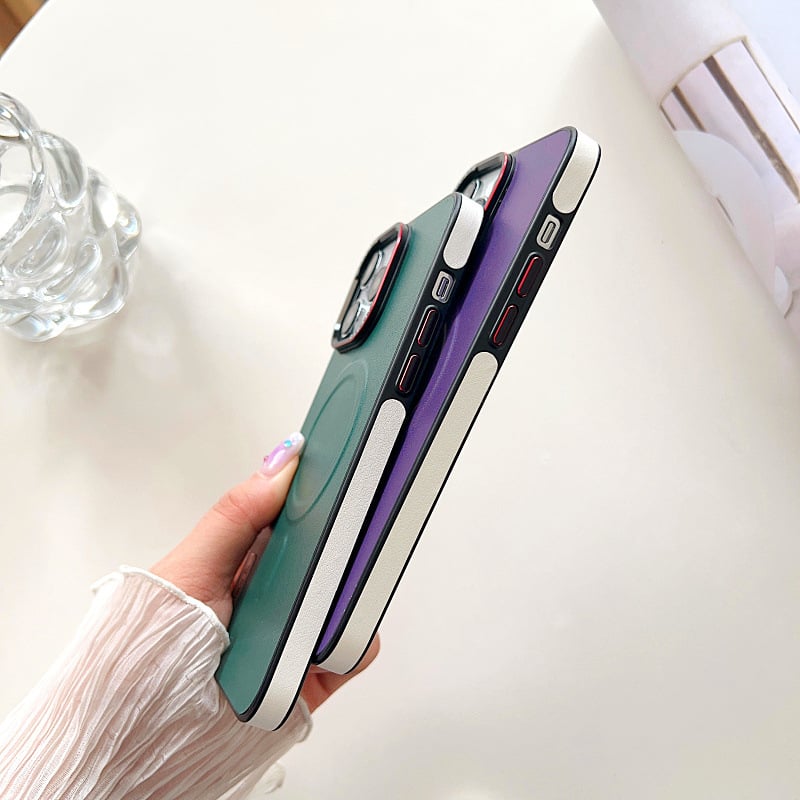 Crash-proof Phone case with color-pigmented leather and metal buttons.