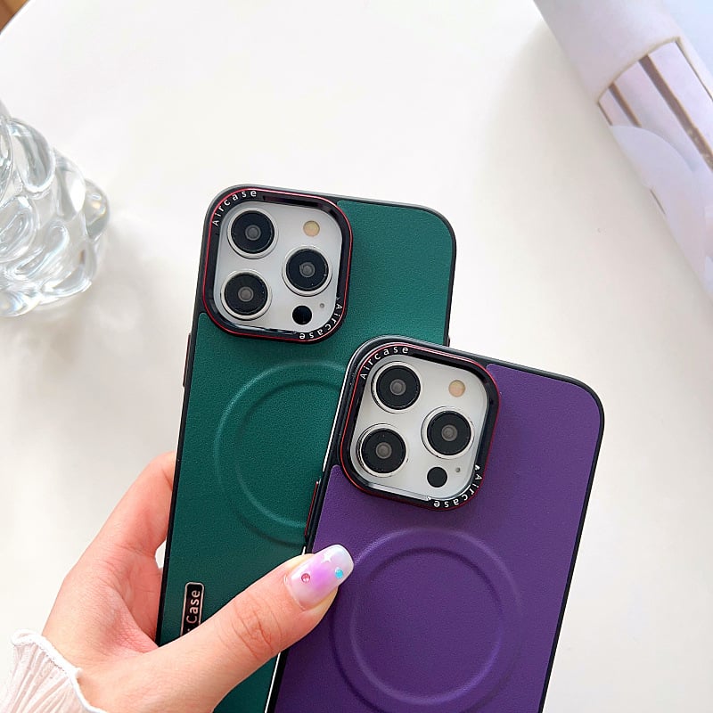 Crash-proof Phone case with color-pigmented leather and metal buttons.