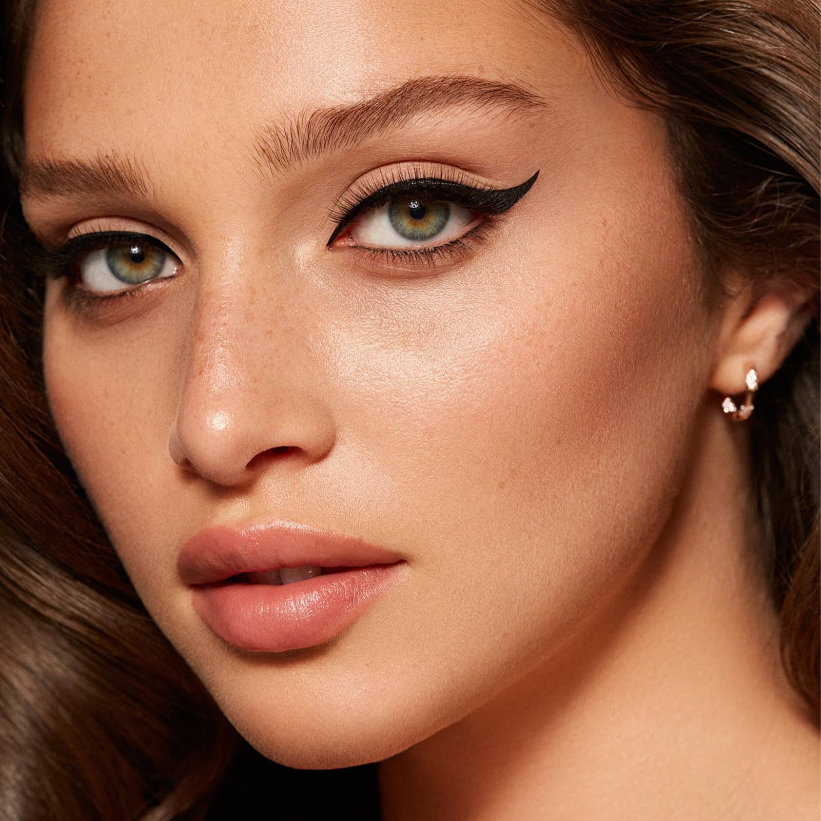 🌟 “1-Second Perfect Wing Pen — The Effortless Cat-Eye Maker”