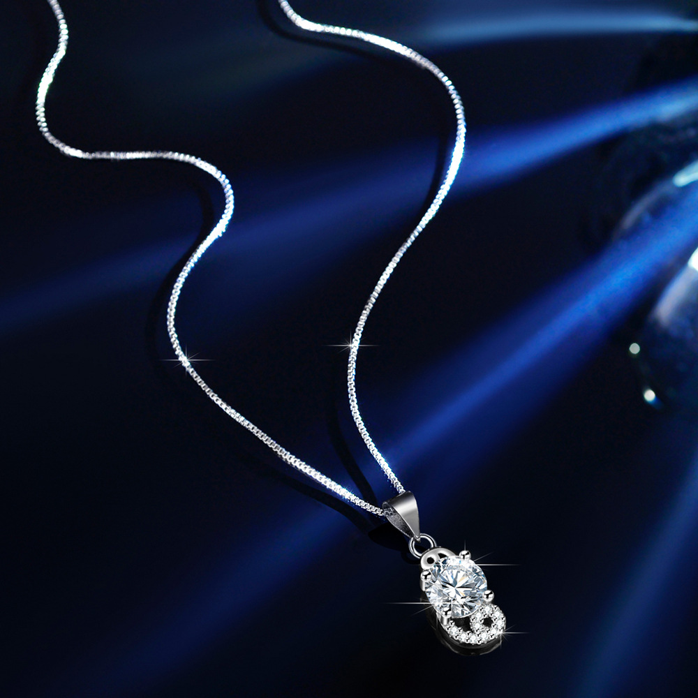 Lively Cat Tail Moissanite Pendant Necklace