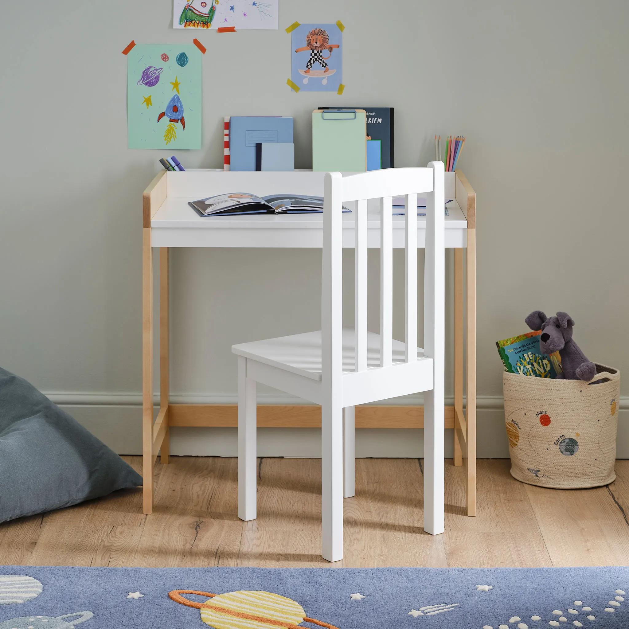 Children's Desks & Accessories