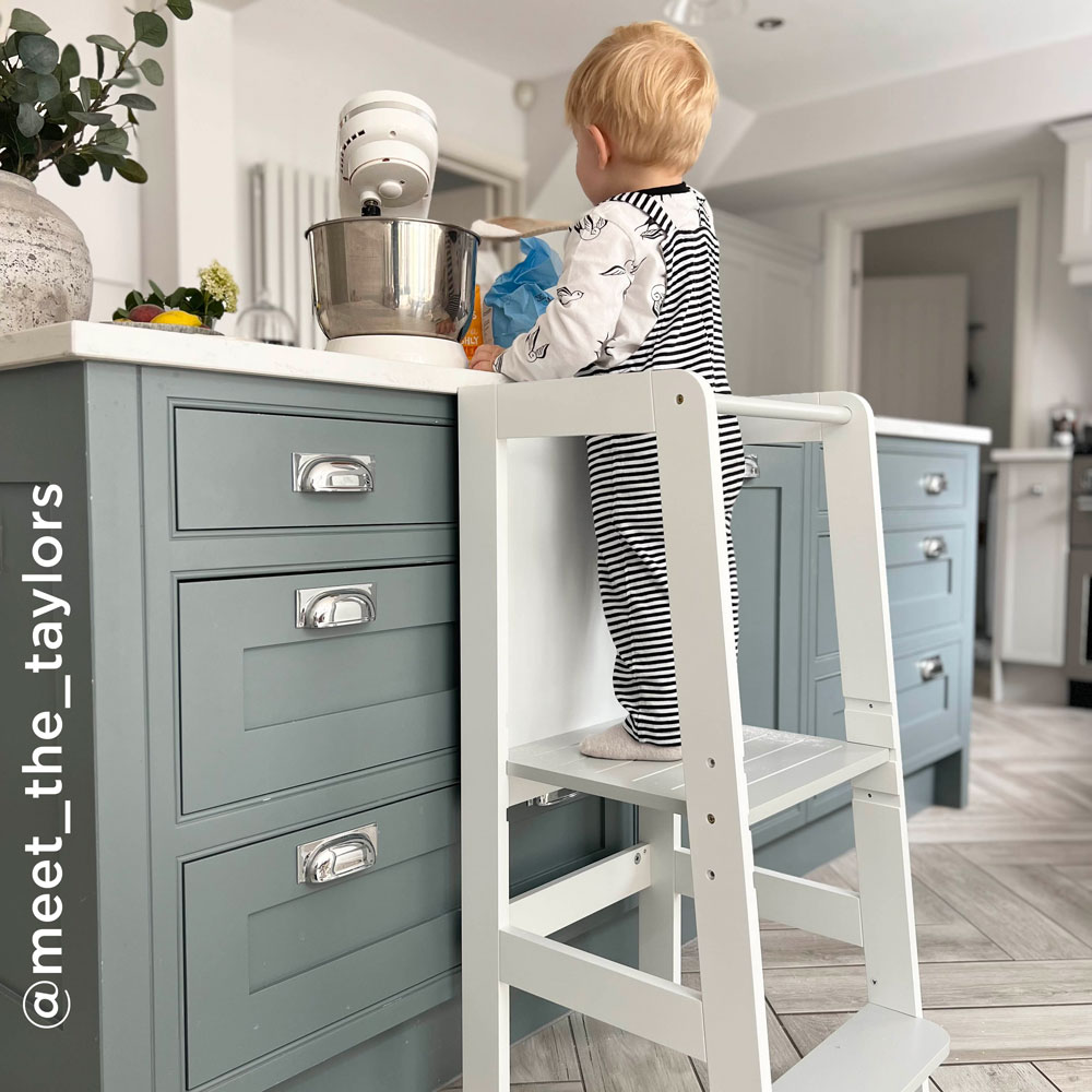 Kitchen Helper, White