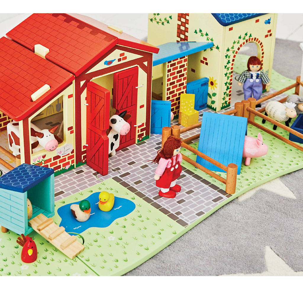 Wooden play farm