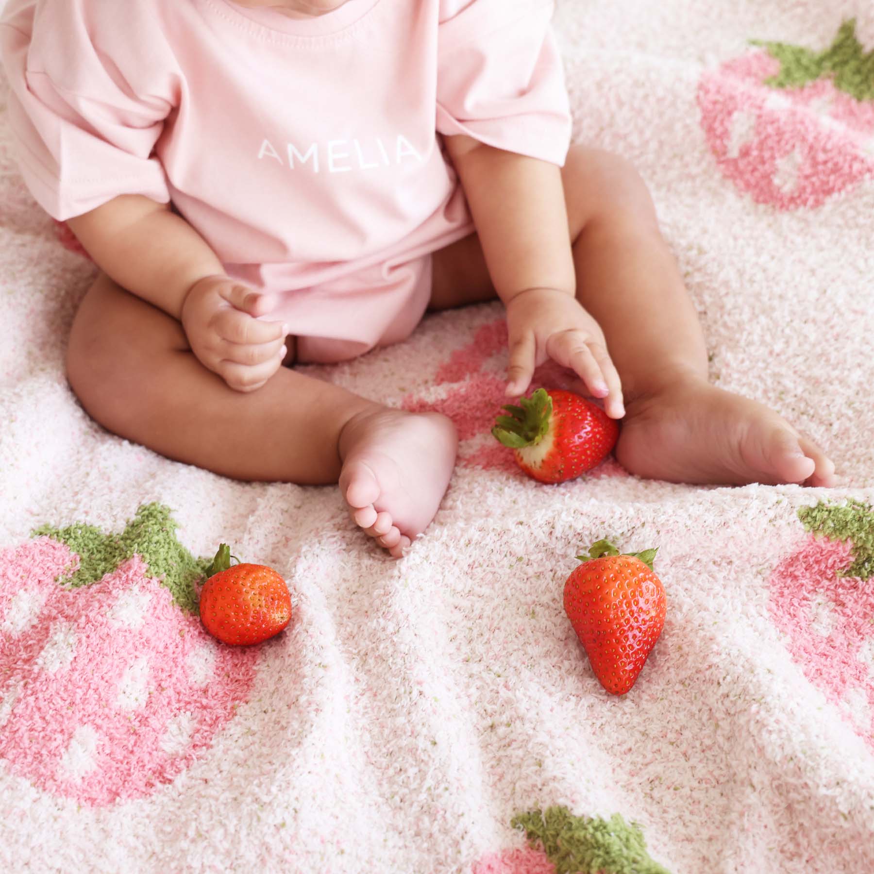  Luxe Blankets | Strawberry
