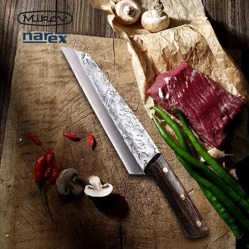 Vyrobeno švýcarskou společností Mikov a dodáváno s luxusním koženým ochranným pouzdrem.