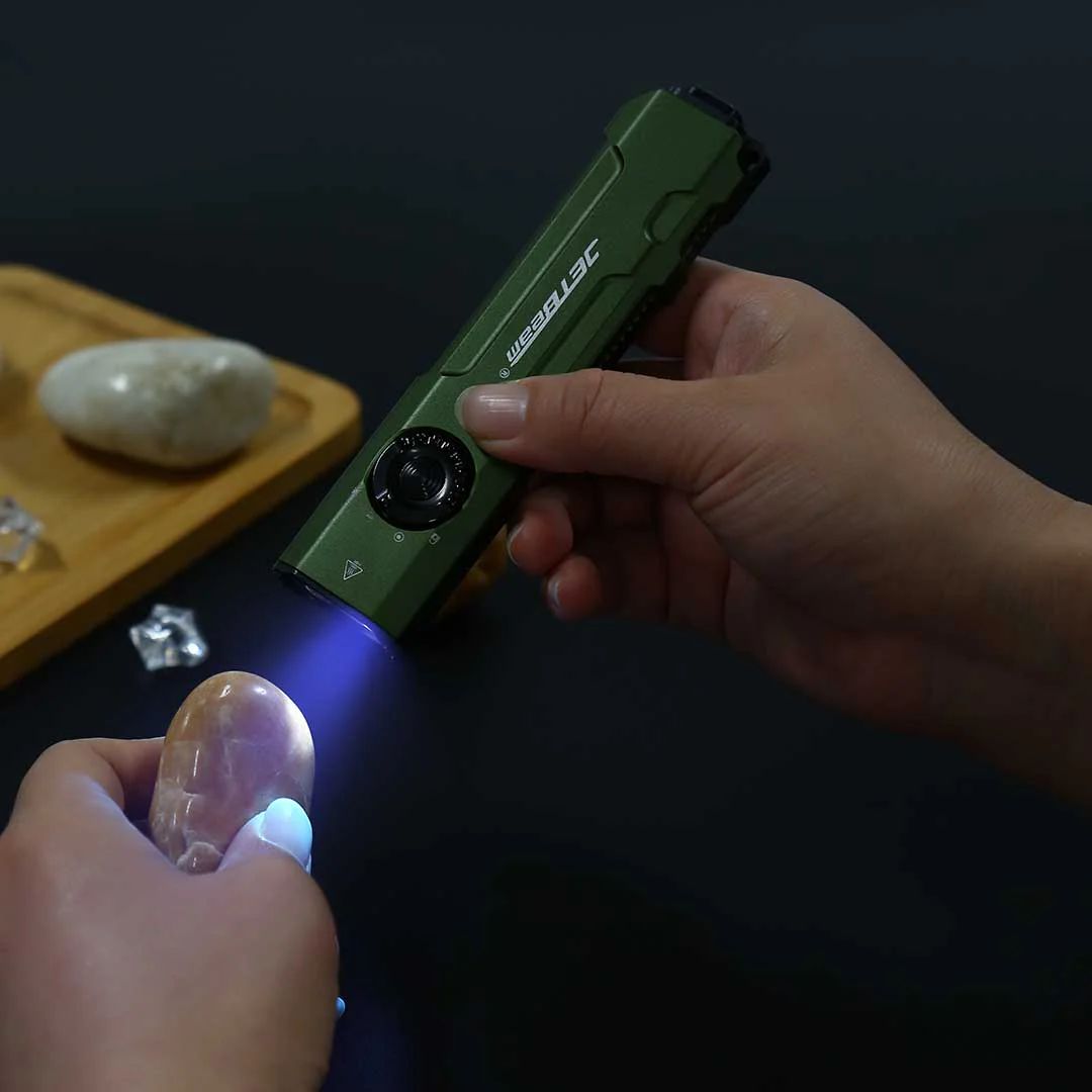 JETBeam E26: Lanterna laser 3-în-1 supremă