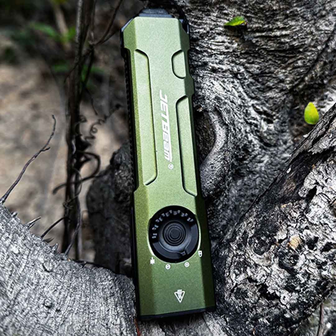 JETBeam E26: Lanterna laser 3-în-1 supremă
