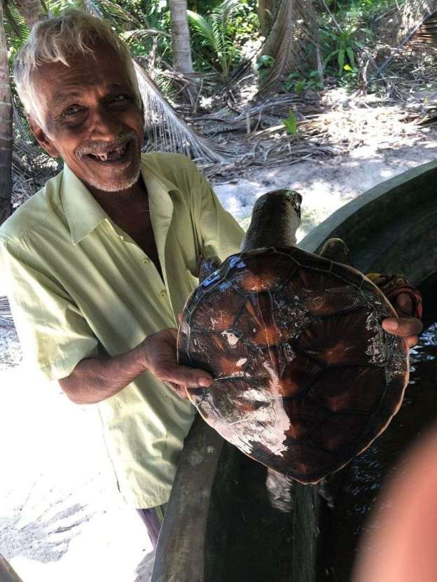 🐢🐢Tajemný modrý kulatý náhrdelník ze želvoviny – jemný šperk k narozeninám pro ženy