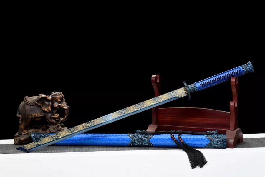 Ručně vyrobená katana, pravá japonská katana s rytým designem černé čepele