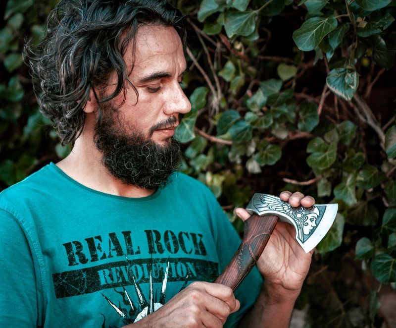 Ručně vyrobená kempingová sekera Viking s 3letou zárukou