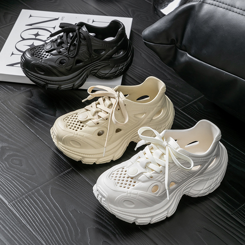 Customized thick bottom sports hole shoes summer breathable sandals slippers outside wear non-slip stepping shit sense beach shoes fashion sandals women