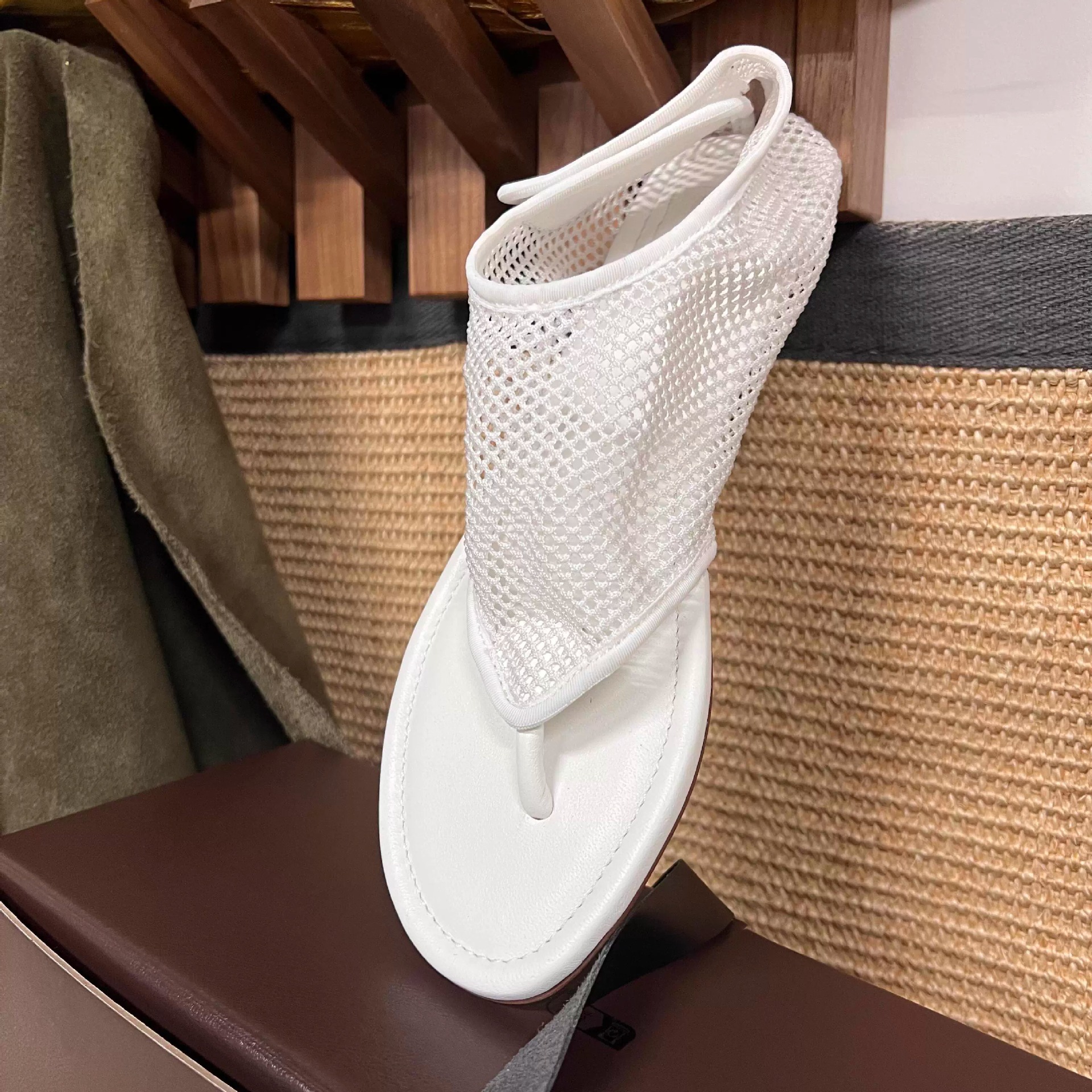 Sheepskin version of the hollowed out mesh sandals women's models summer breathable leisure flat bottom velcro outside wearing Roman clip feet sandals slippers