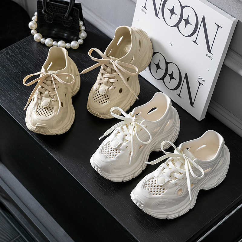 Customized thick bottom sports hole shoes summer breathable sandals slippers outside wear non-slip stepping shit sense beach shoes fashion sandals women