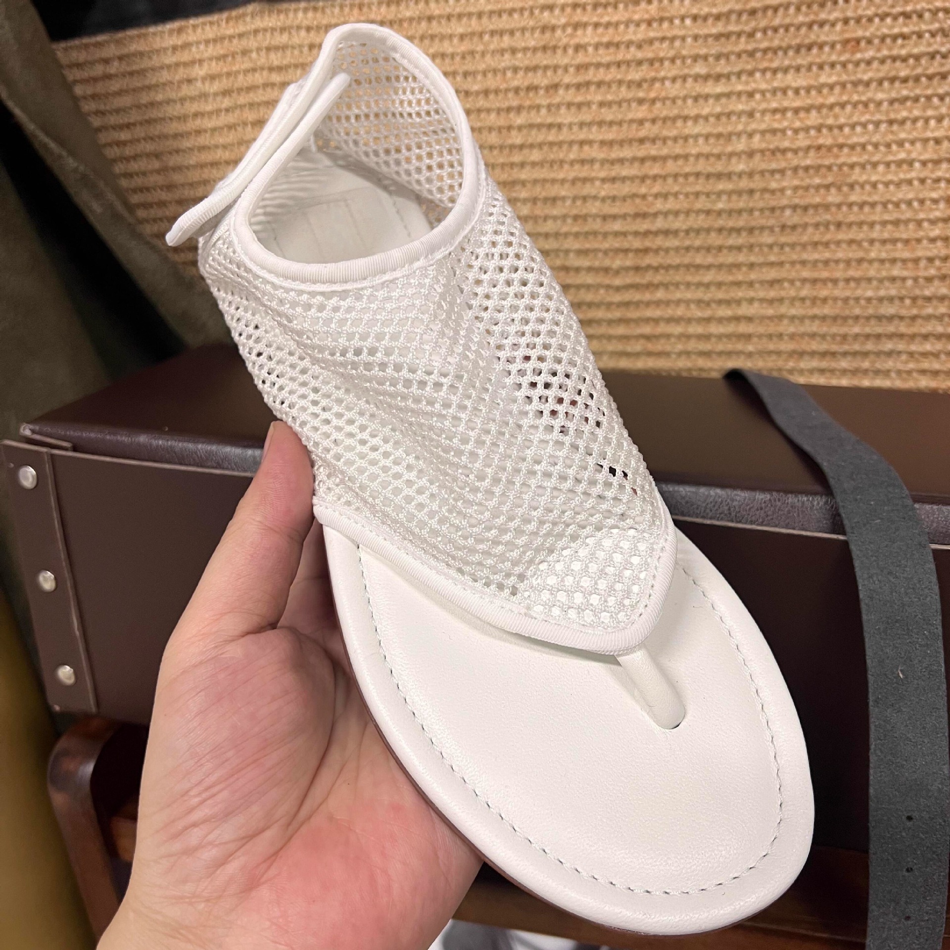 Sheepskin version of the hollowed out mesh sandals women's models summer breathable leisure flat bottom velcro outside wearing Roman clip feet sandals slippers