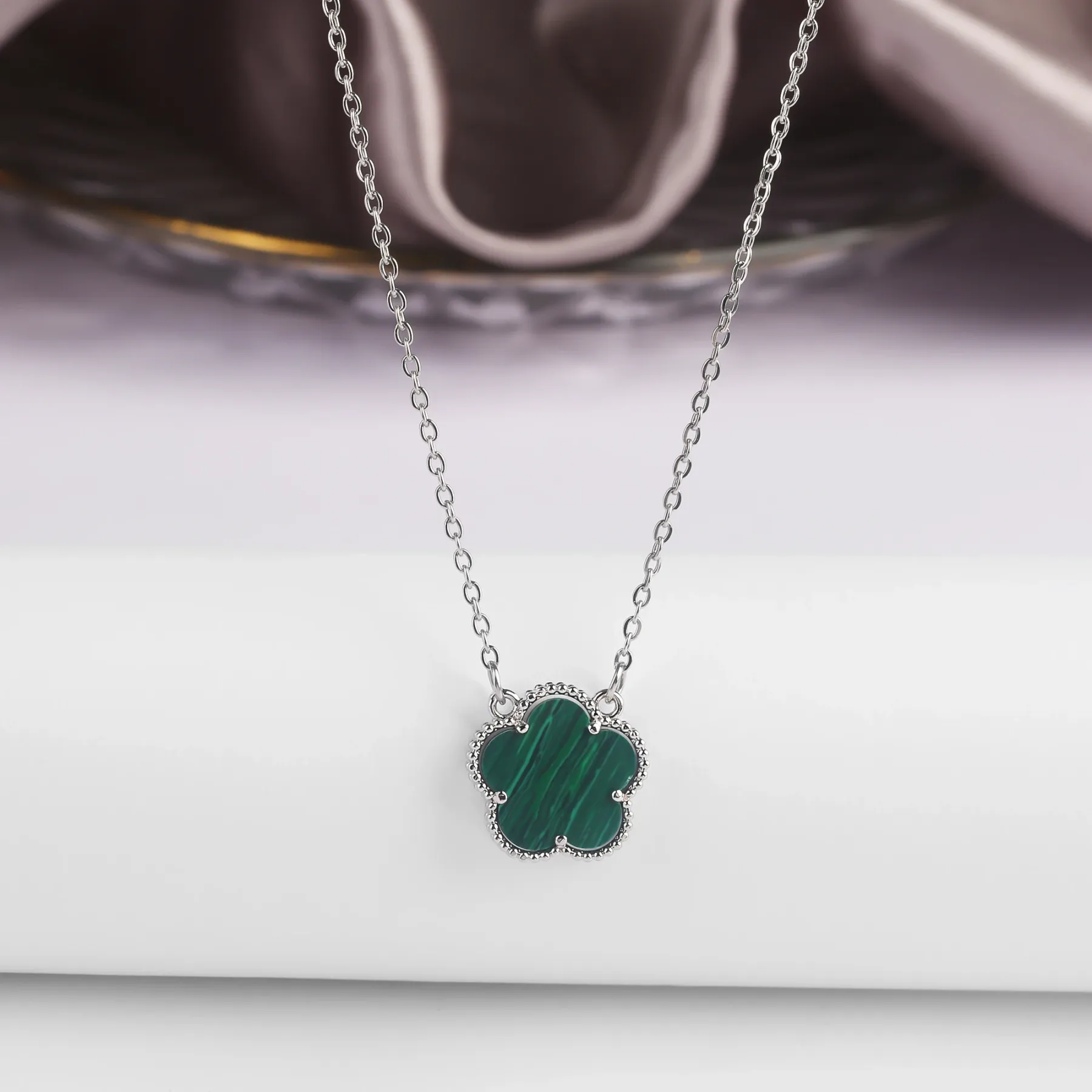 Four Leaf Clover Jewelry Set for Women, Natural Stone Pendant Necklace and Bracelet, Lucky Charm Gift