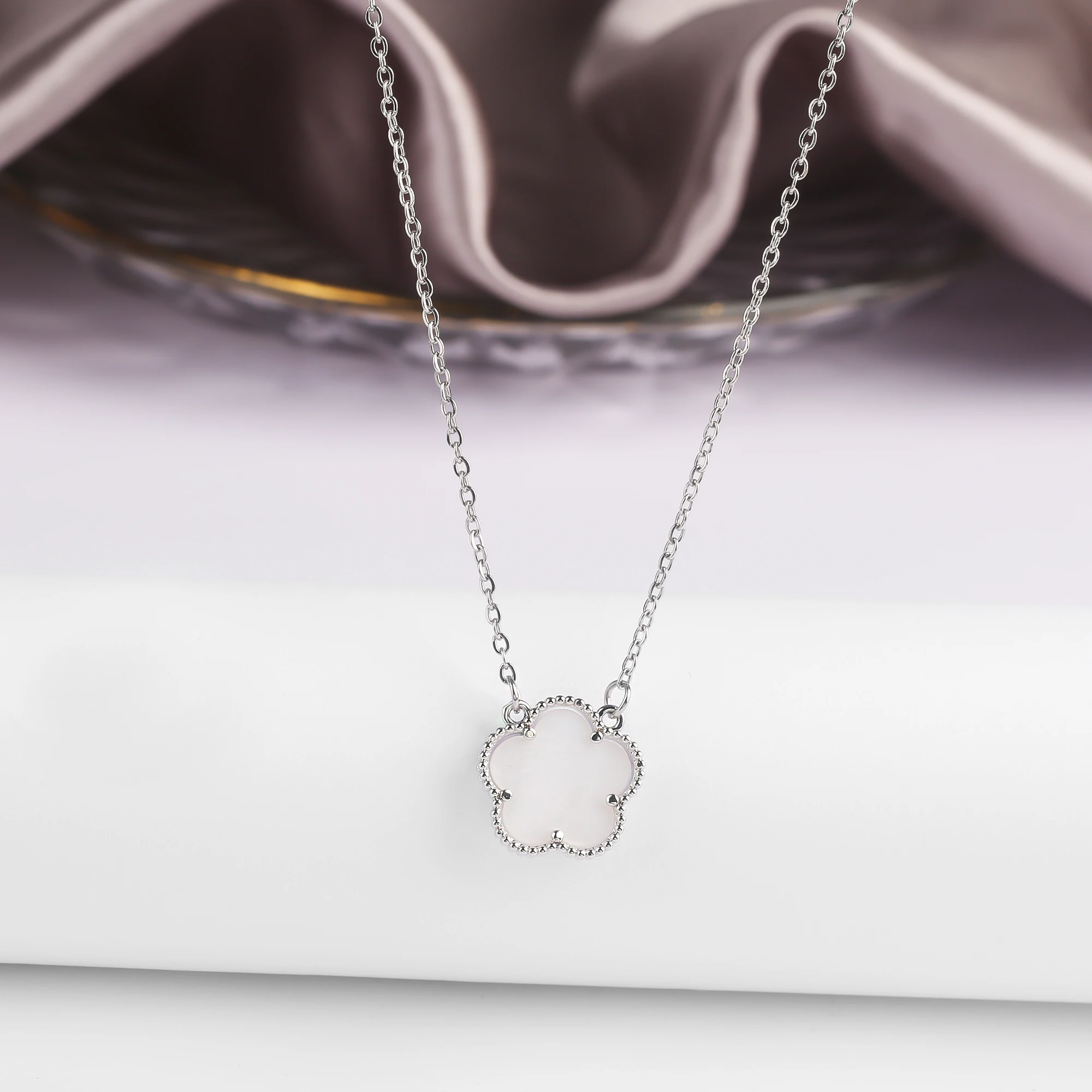 Four Leaf Clover Jewelry Set for Women, Natural Stone Pendant Necklace and Bracelet, Lucky Charm Gift