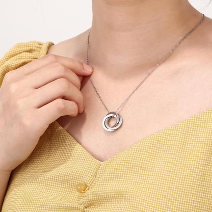 Russian Ring Necklace Engraved Interlocking Rings Necklace Personalized 3 Names Gift For Mother