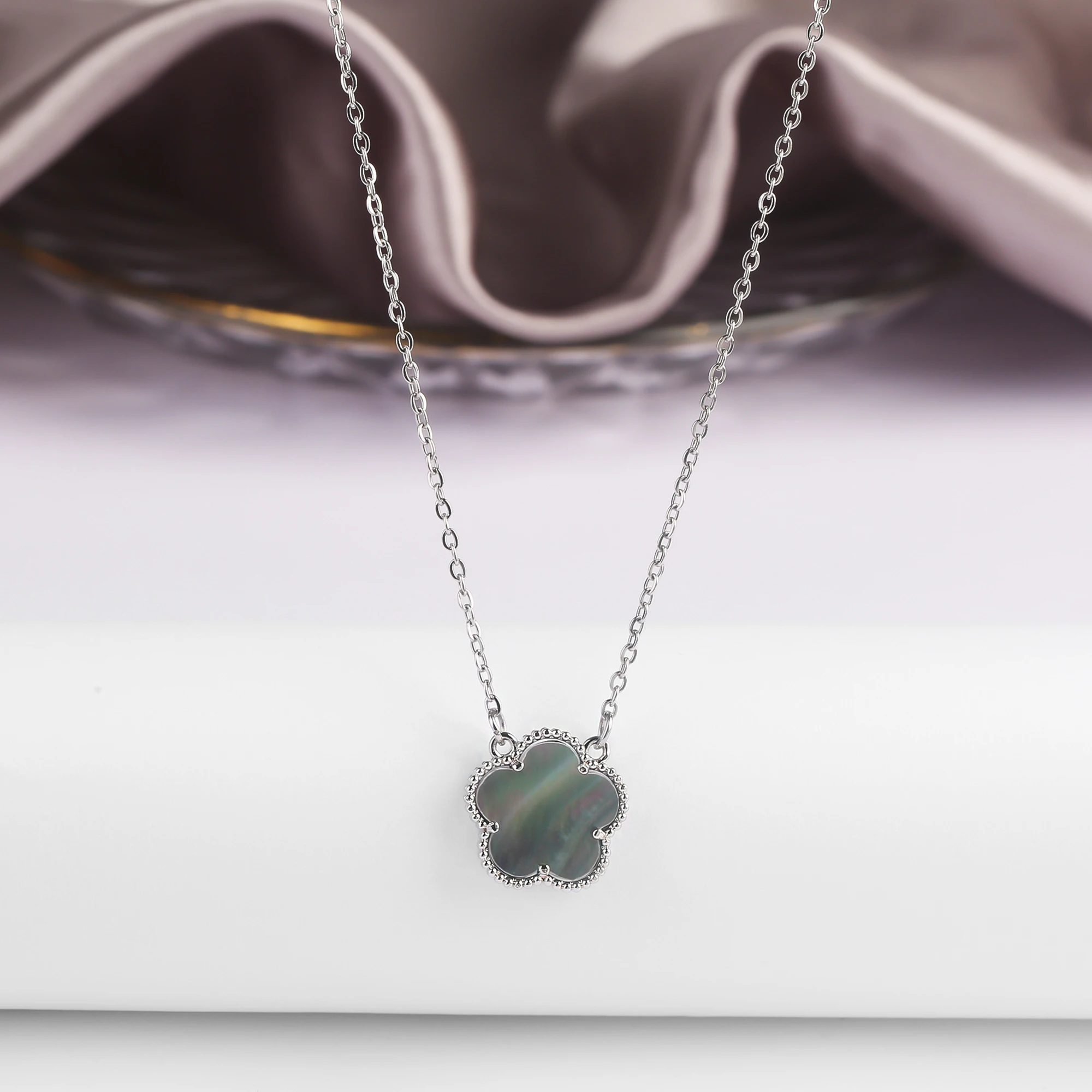 Four Leaf Clover Jewelry Set for Women, Natural Stone Pendant Necklace and Bracelet, Lucky Charm Gift
