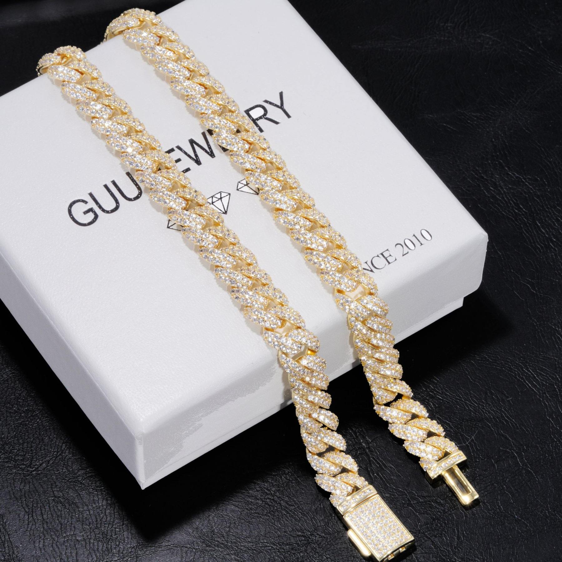 Cuban Link Chain (10mm) in White Gold / 18K Gold