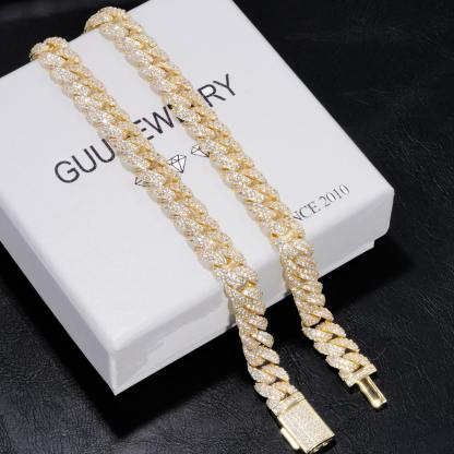 Cuban Link Chain (10mm) in White Gold / 18K Gold
