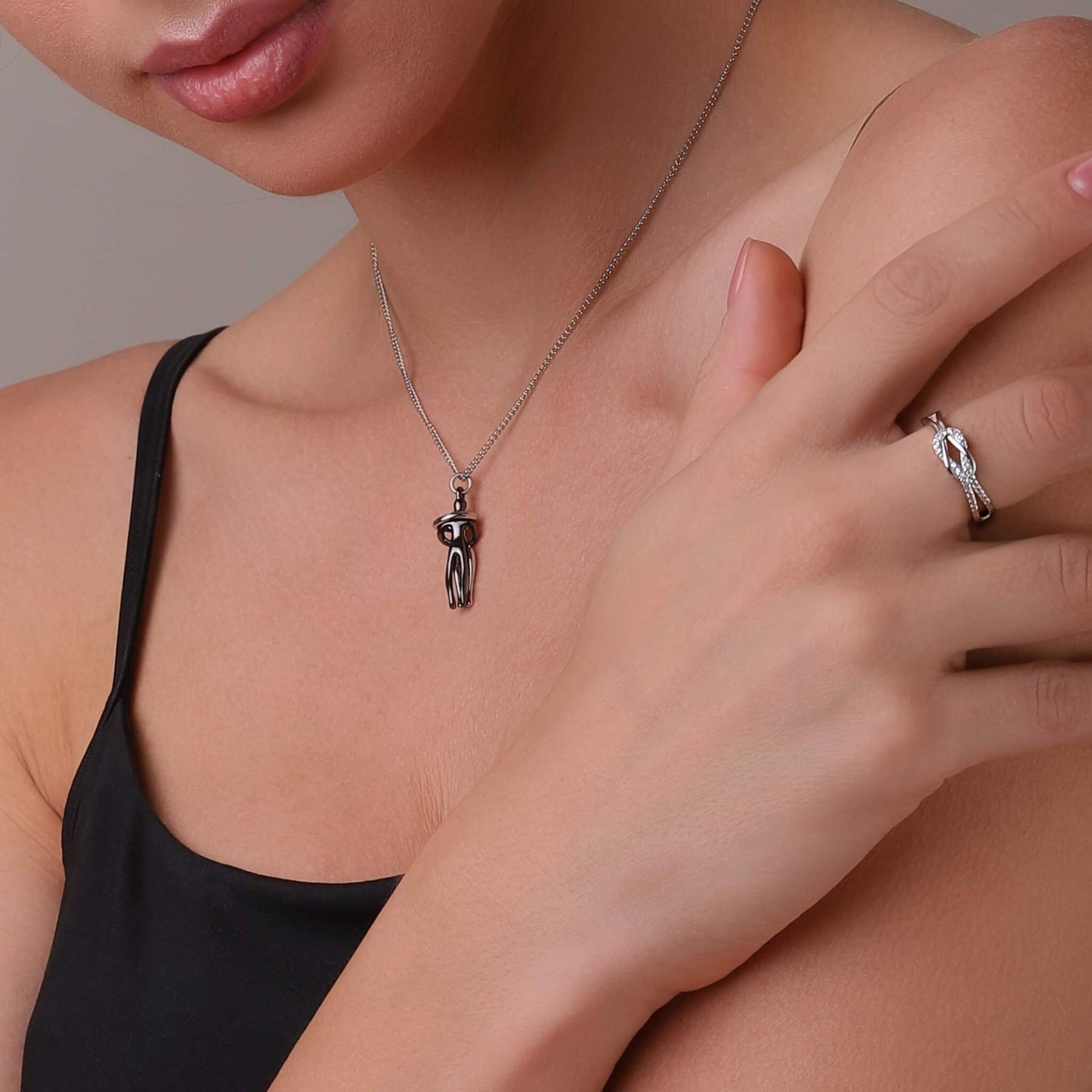 Hug Necklace For Couples – Matching Love Pendant Necklace For Men And Women
