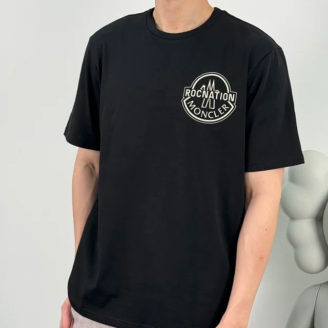 Item ID 9035 Mon x RocNation collaboration solid color left chest logo short sleeved T-shirt
