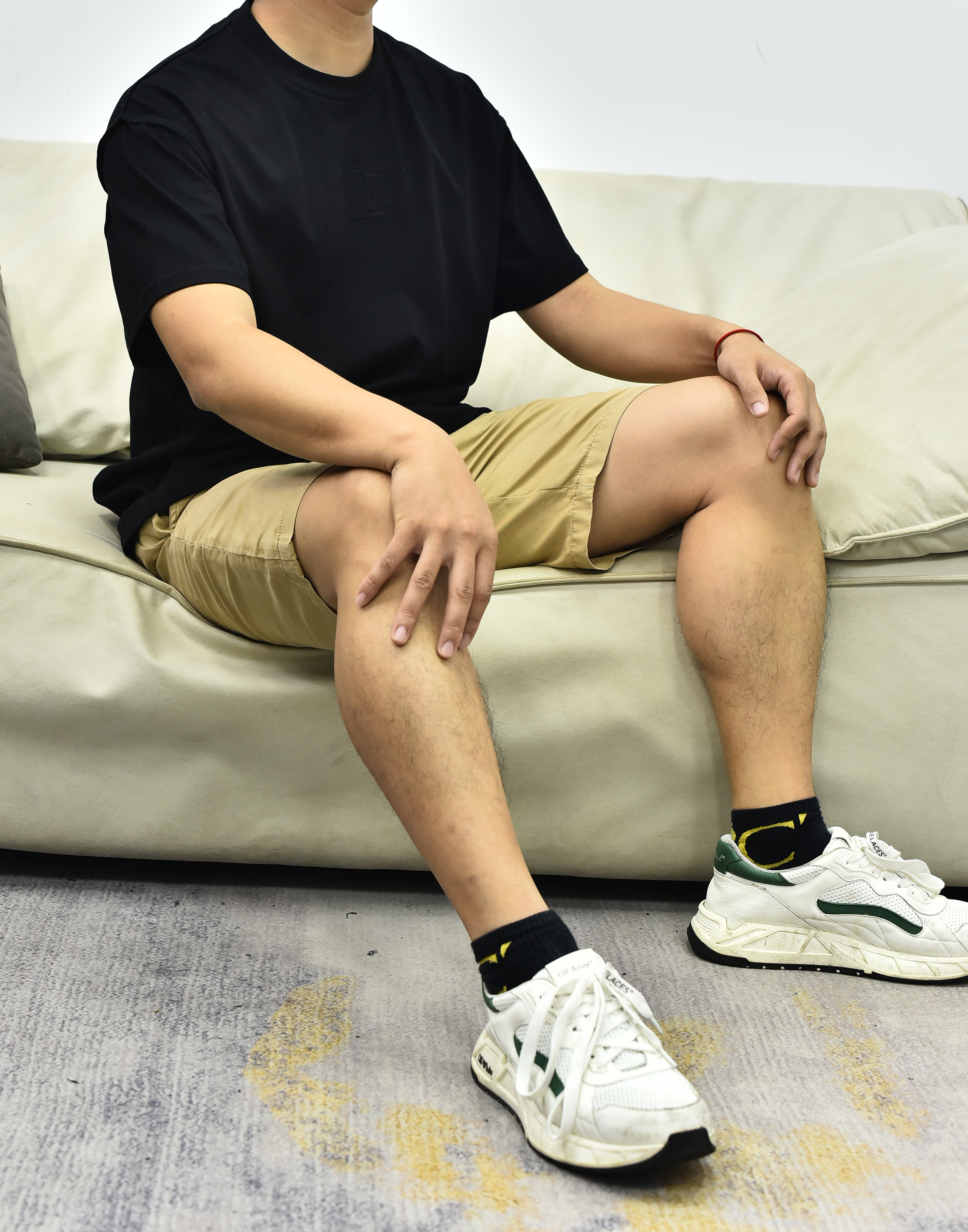 1V浮雕logo短袖 黑色白色