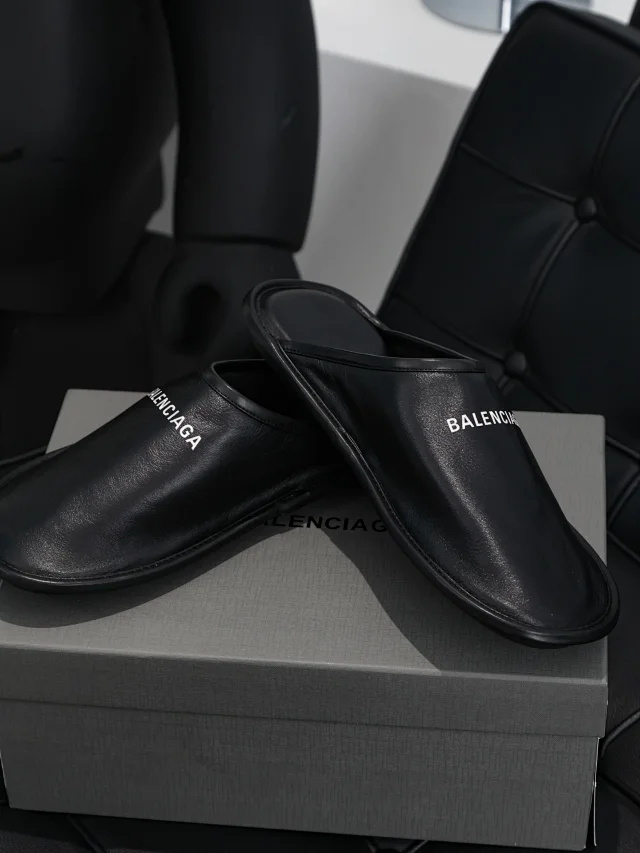 BLCG leather slippers