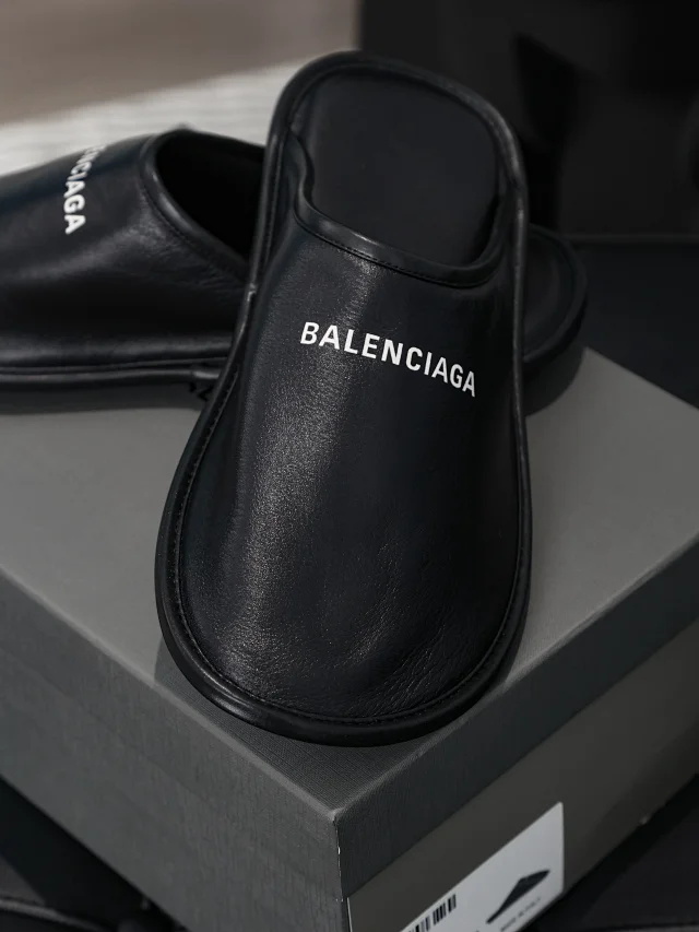 BLCG leather slippers