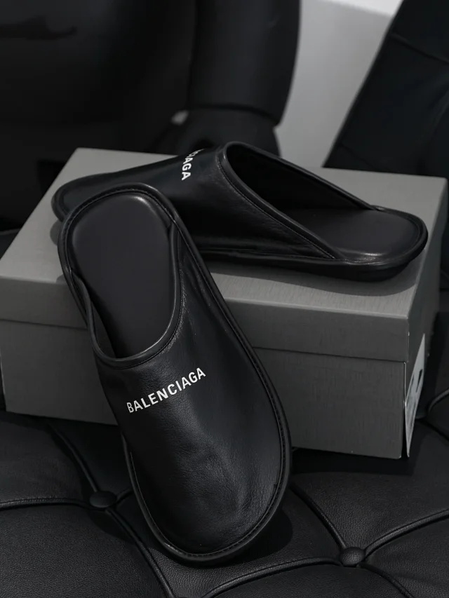 BLCG leather slippers