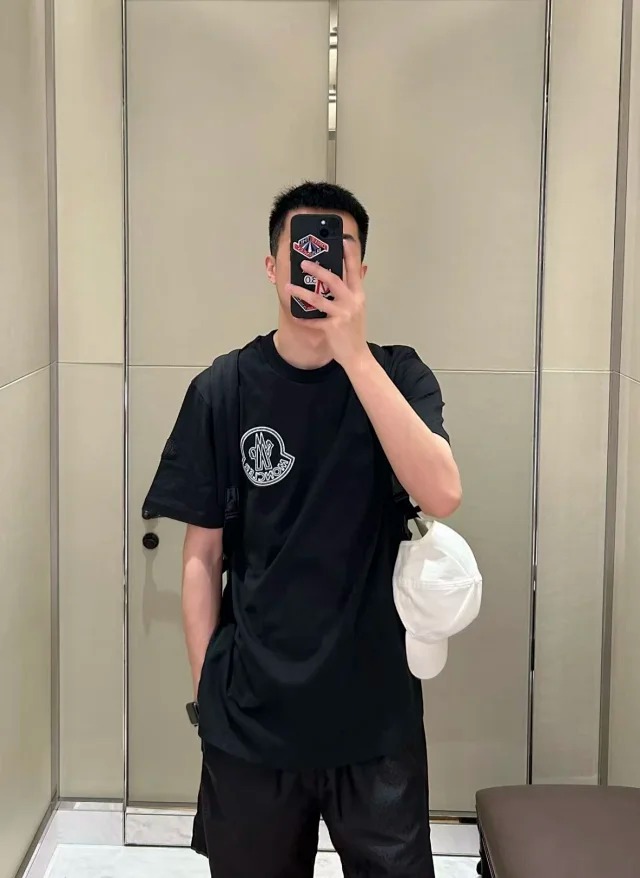 Item ID 9035 Mon x RocNation collaboration solid color left chest logo short sleeved T-shirt