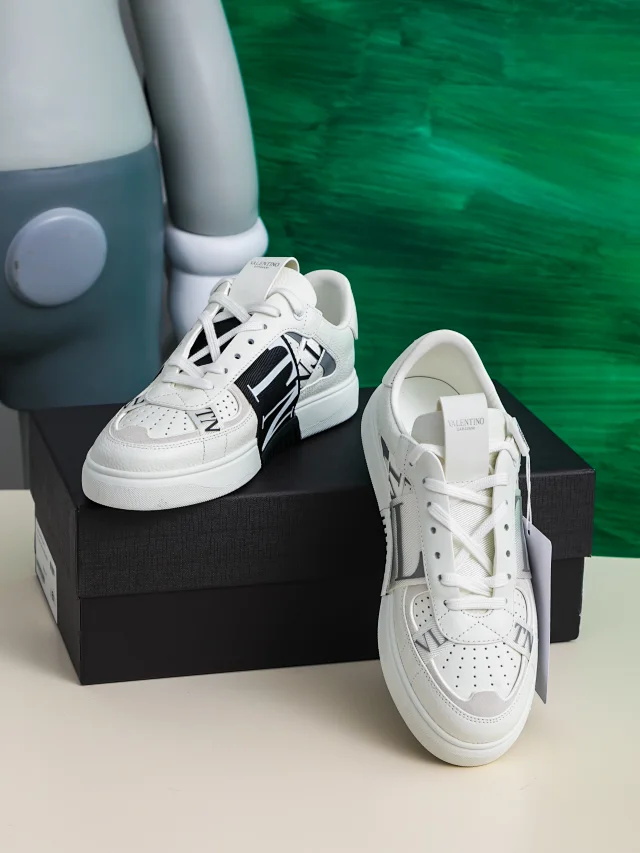 V@lentino Webbing Collection