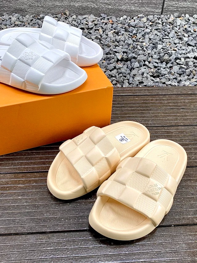 waterfront 浮雕微标平底拖鞋