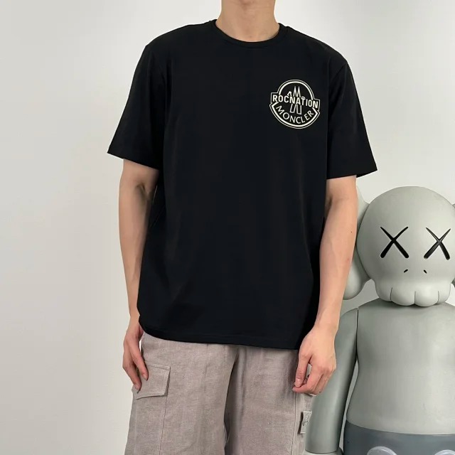 Item ID 9035 Mon x RocNation collaboration solid color left chest logo short sleeved T-shirt