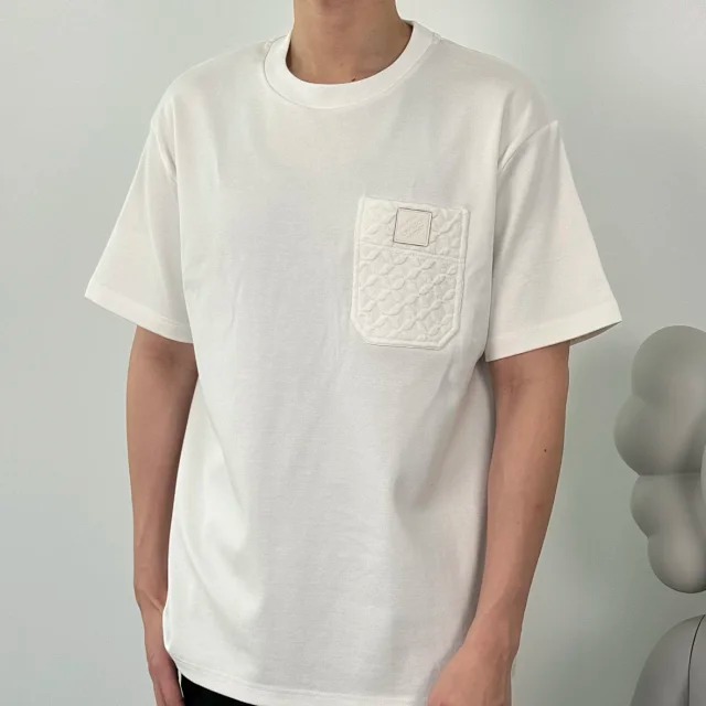 Item ID 9044 1V FW25 chest pocket design with genuine leather chest logo and dyed yarn short sleeved T-shirt for men