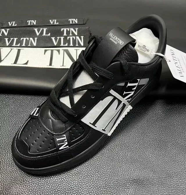 V@lentino Webbing Collection