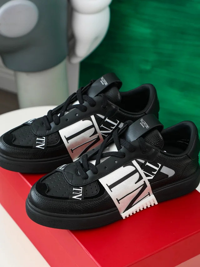 V@lentino Webbing Collection