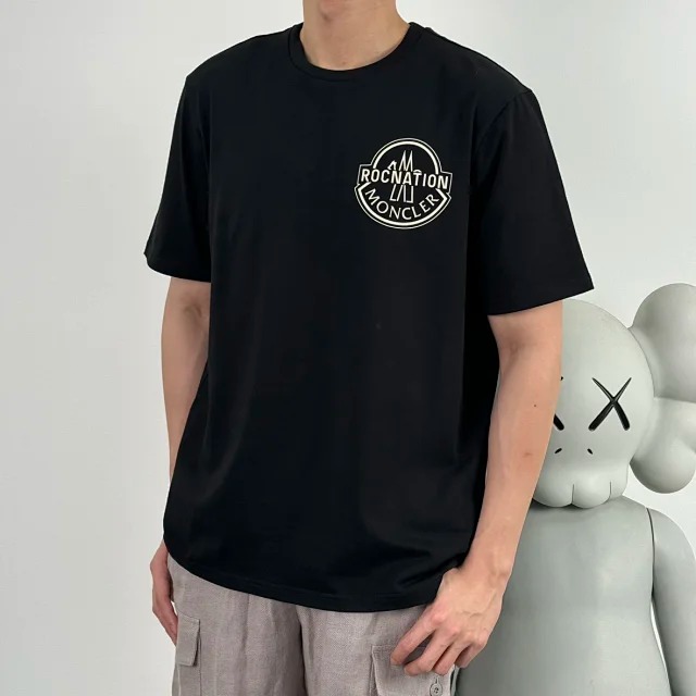 Item ID 9035 Mon x RocNation collaboration solid color left chest logo short sleeved T-shirt