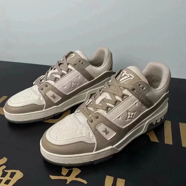 1V Trainer Gray