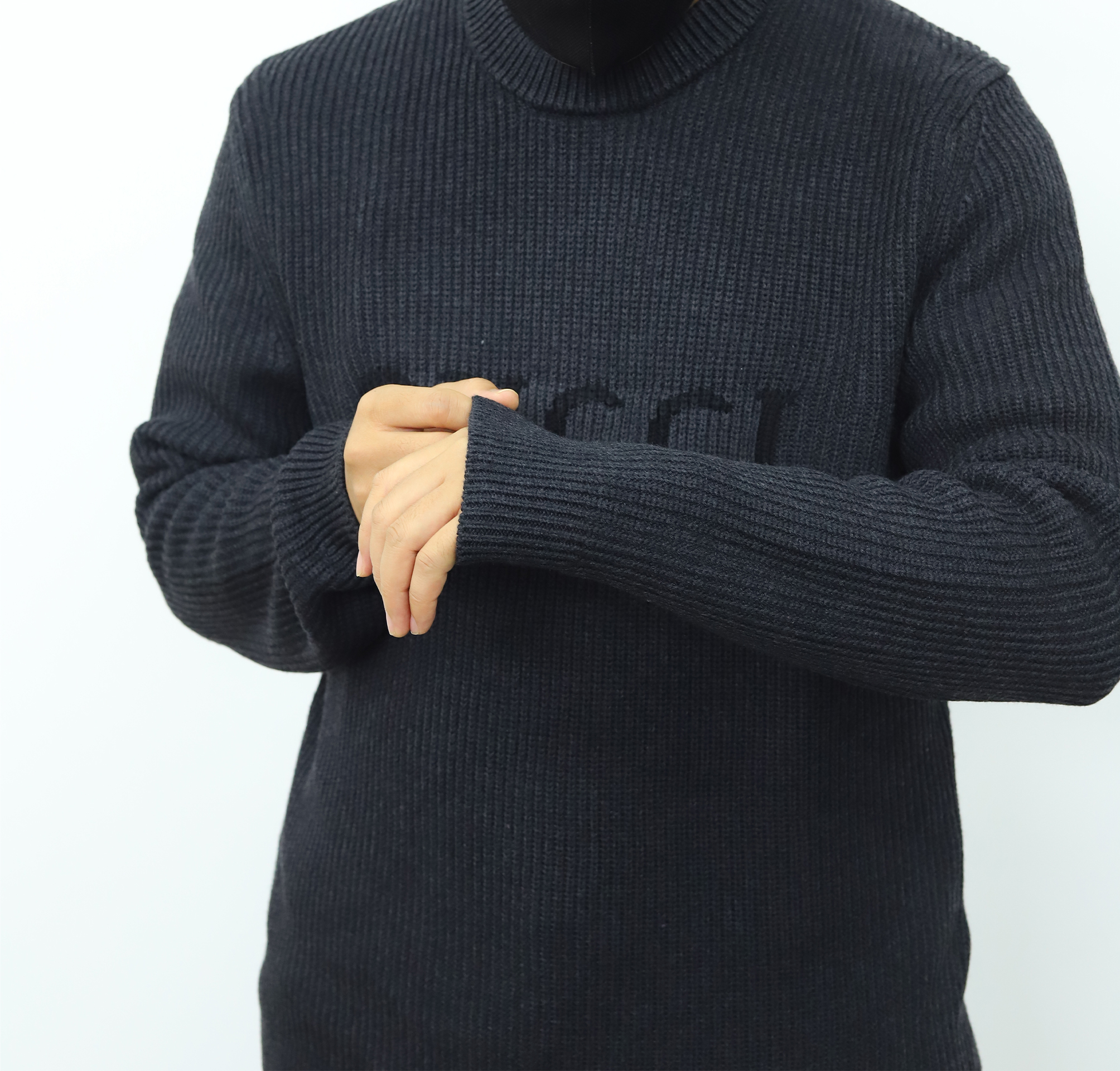 Gucci嵌花字母毛衣 灰色