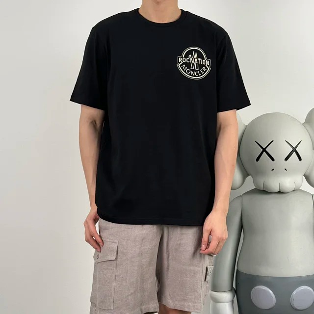 Item ID 9035 Mon x RocNation collaboration solid color left chest logo short sleeved T-shirt