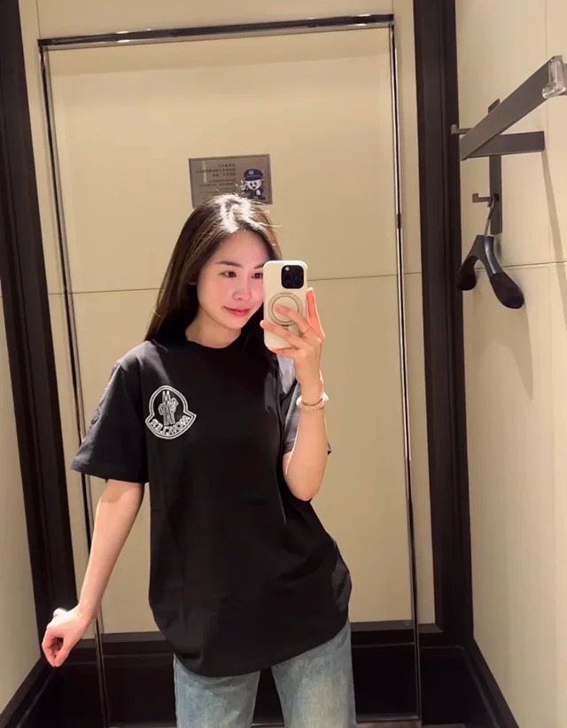 Item ID 9035 Mon x RocNation collaboration solid color left chest logo short sleeved T-shirt