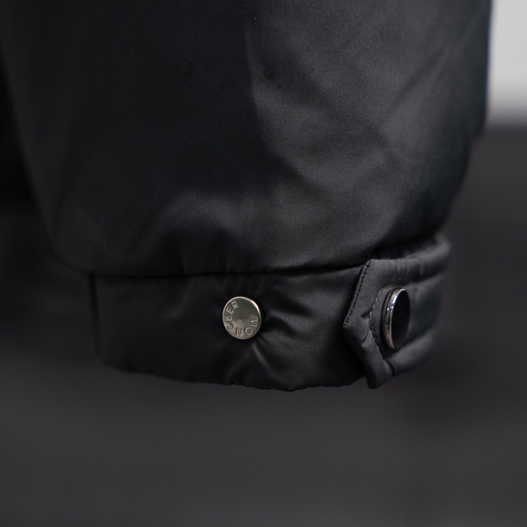 蒙口羽绒服_皮革标识拉链款