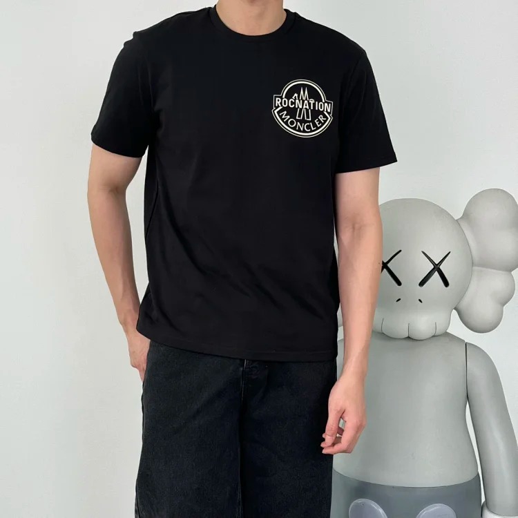 Item ID 9035 Mon x RocNation collaboration solid color left chest logo short sleeved T-shirt