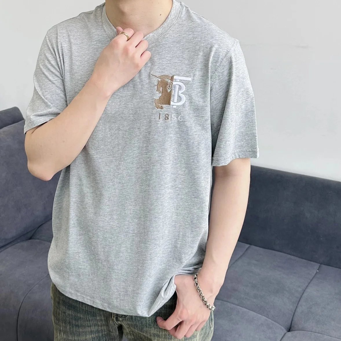 Item ID 8300 Burberry - Burberry 2020ss - Classic - Platinum Equestrian Knight Embr