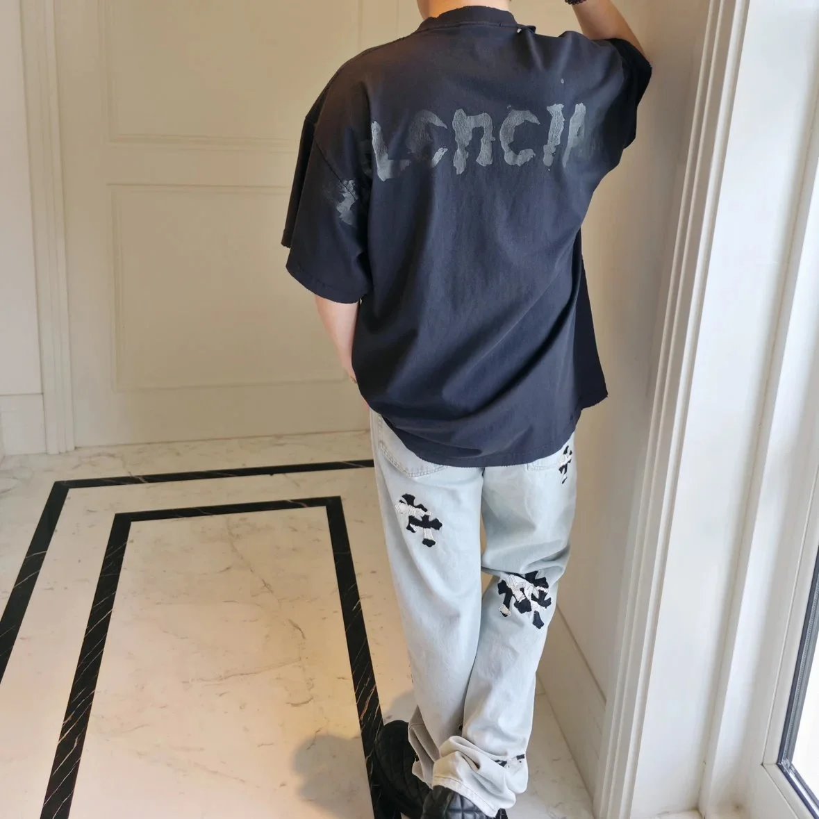 Item ID 8282 Balenc1aga- Paris -2025ss- Embossed Ink Mountain Oil Painting Letters